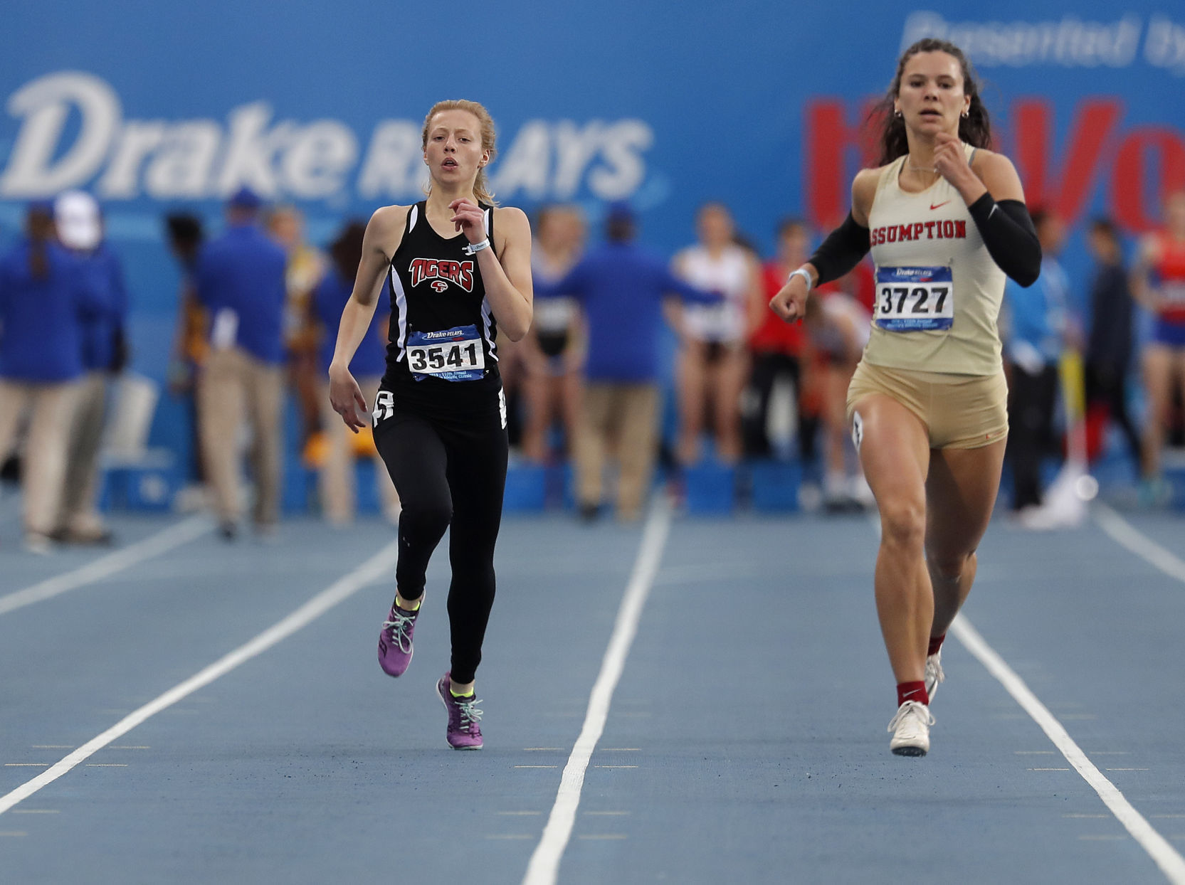 042518mp-DrakeRelays-girls-400-4